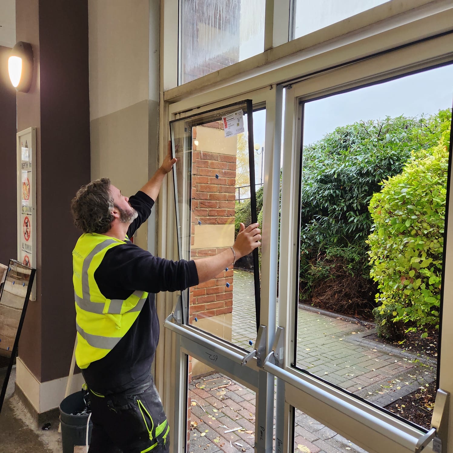 Automatic swing-style commercial entrance