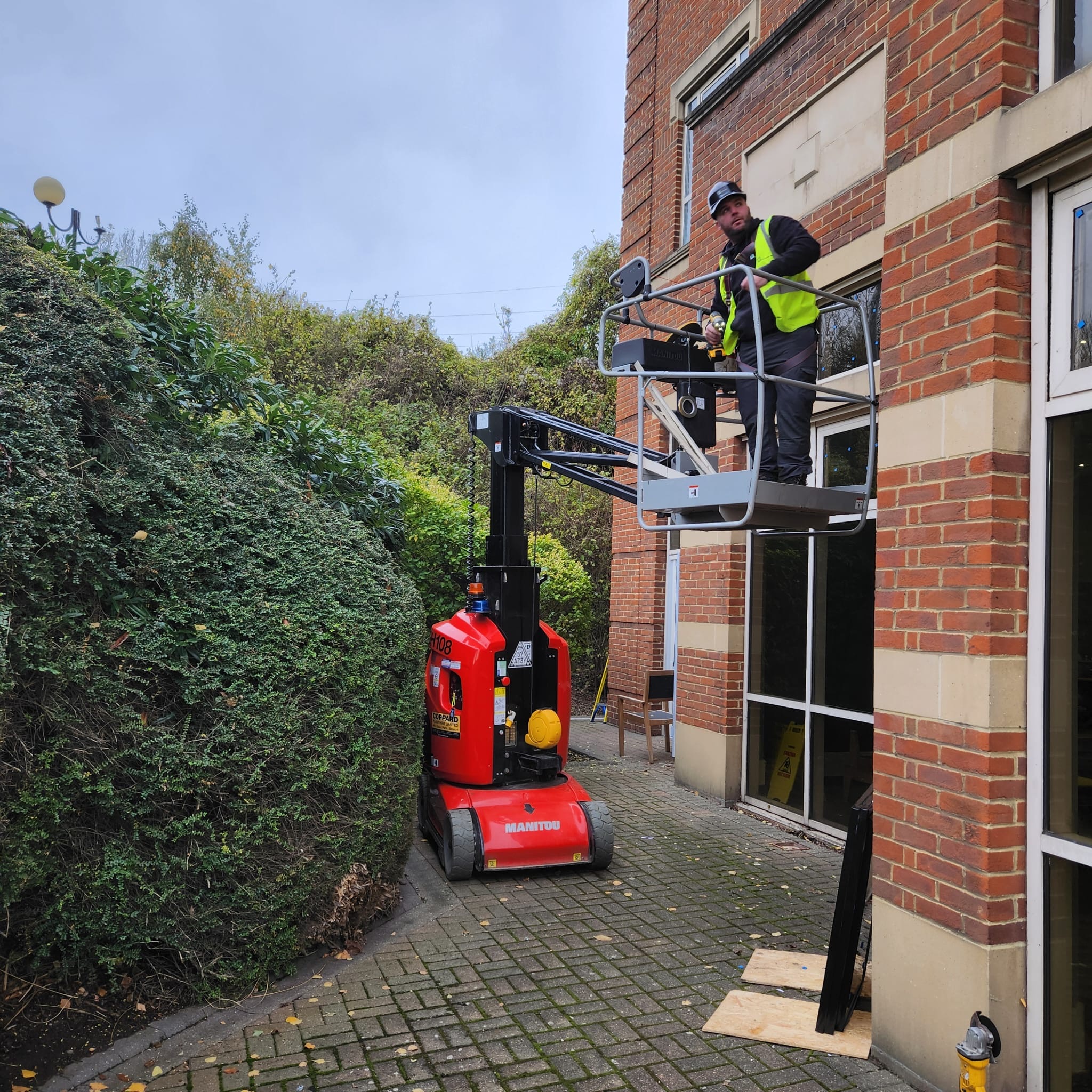 High-quality automatic telescopic-style entrance system at a live commercial site