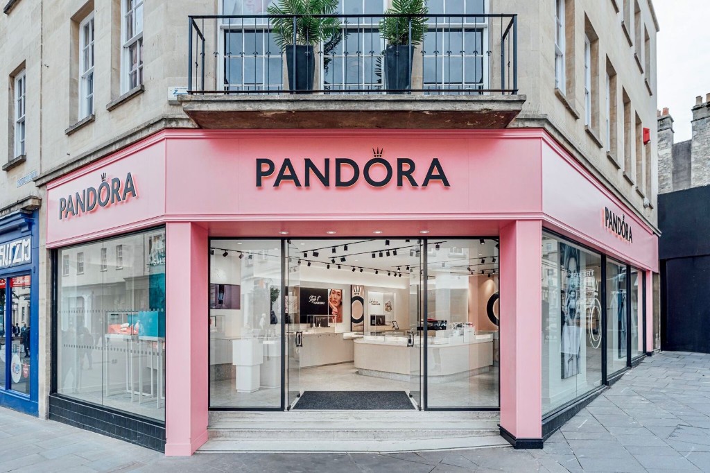 Double frameless toughened glass doors with black patch fittings & bespoke pull handles at Pandora in Bath