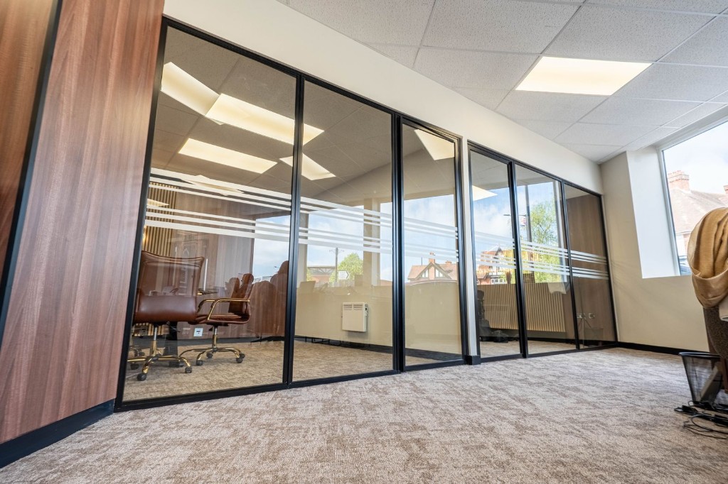 ID30 Internal Glass Partitions With Black Frames And Horizontal Manifestation In A Modern Office Meeting Room