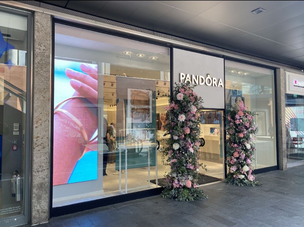 Pandora retail store aluminium shopfront with frameless glass entrance doors, integrated digital display & illuminated branding in Liverpool